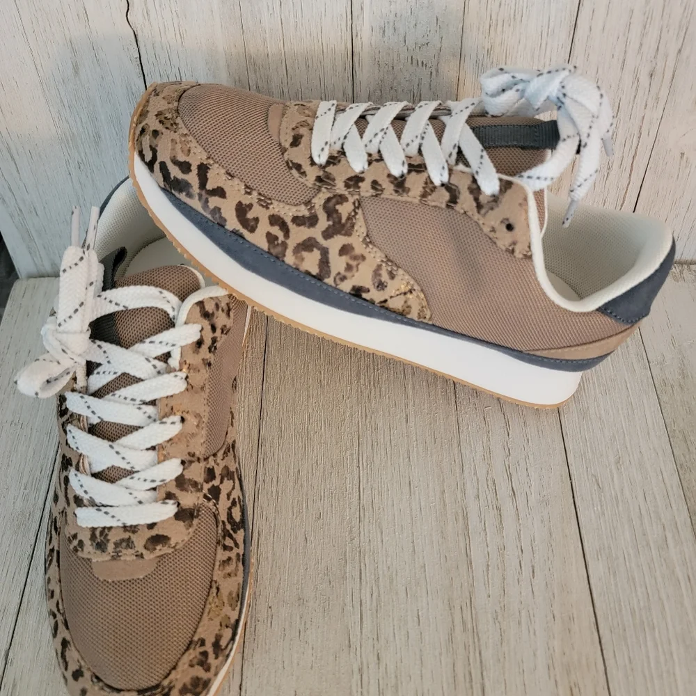 50% OFF SALE-GYPSY JAZZ/ VERY G- RUNNER TAUPE LEOPARD SNEAKERS - Picture 2 of 5